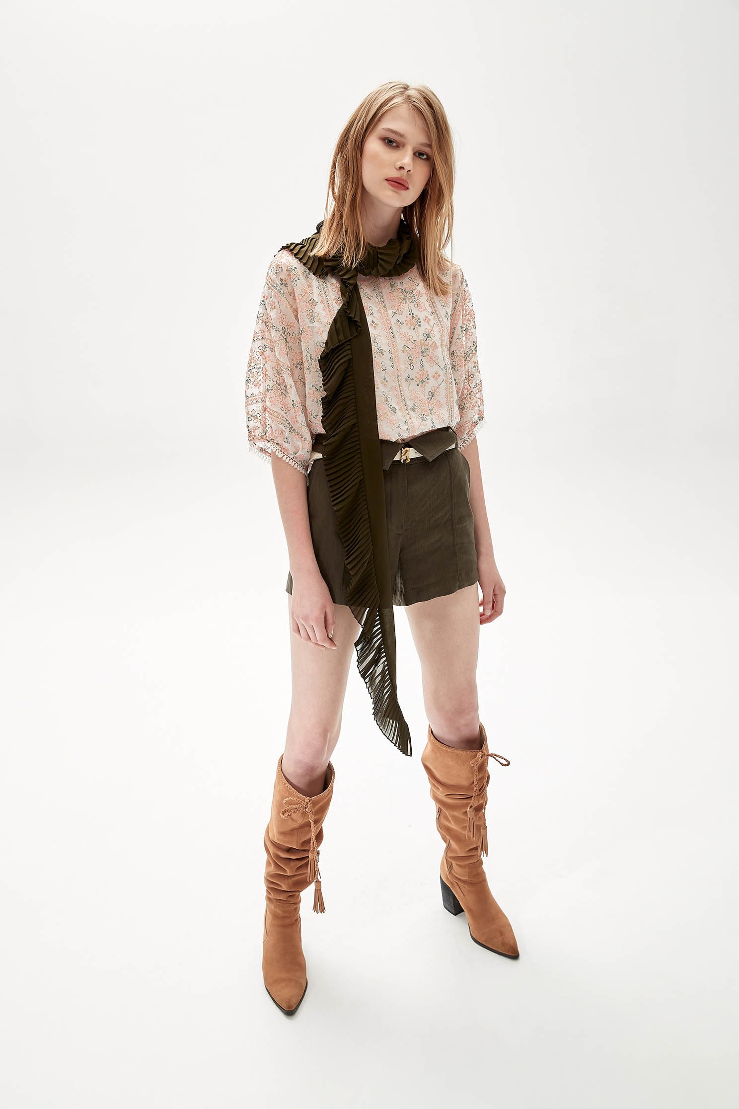 Darted waist cotton and linen shorts,Shorts,Season (AW) Look,Belts