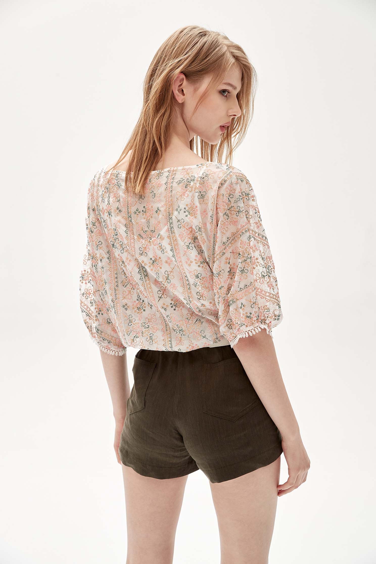 Darted waist cotton and linen shorts,Shorts,Season (AW) Look,Belts