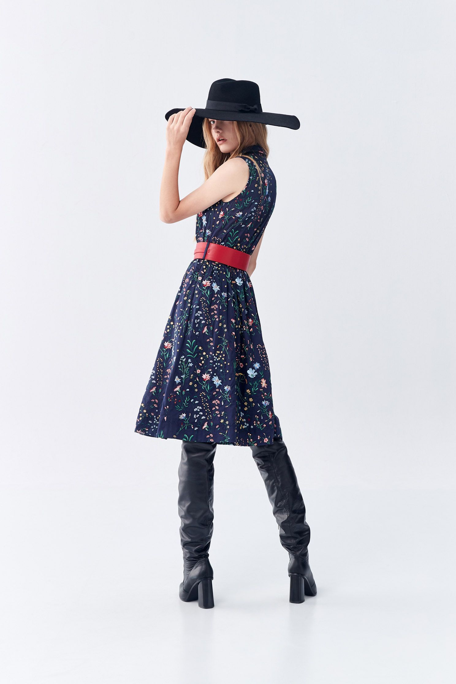 Full embroidered vest dress,Dresses,Embroidered,Sleeveless dresses,Floral dresses,Season (AW) Look,sleeveless tops,Blouses
