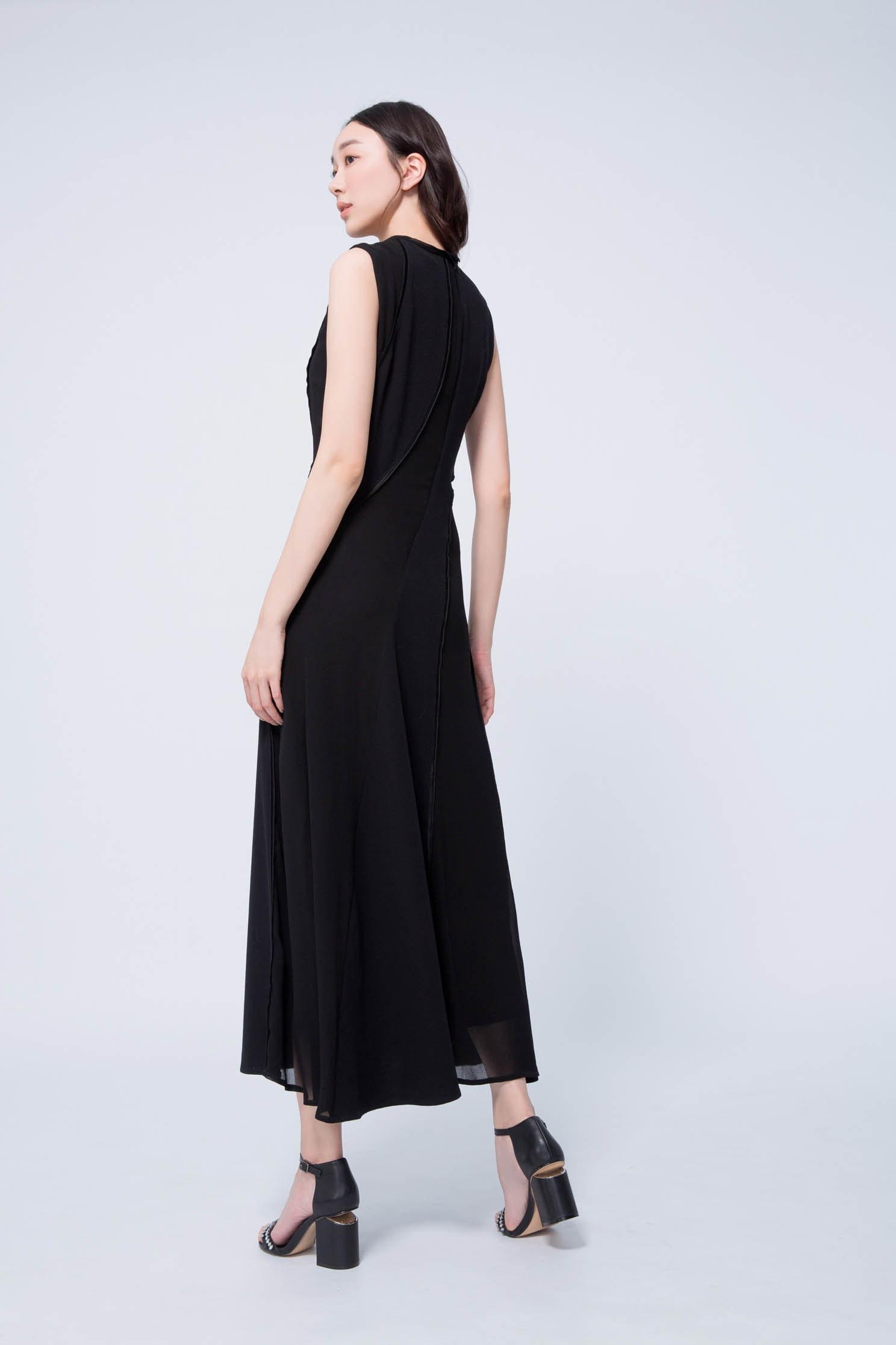 名媛風低調繡線設計洋裝