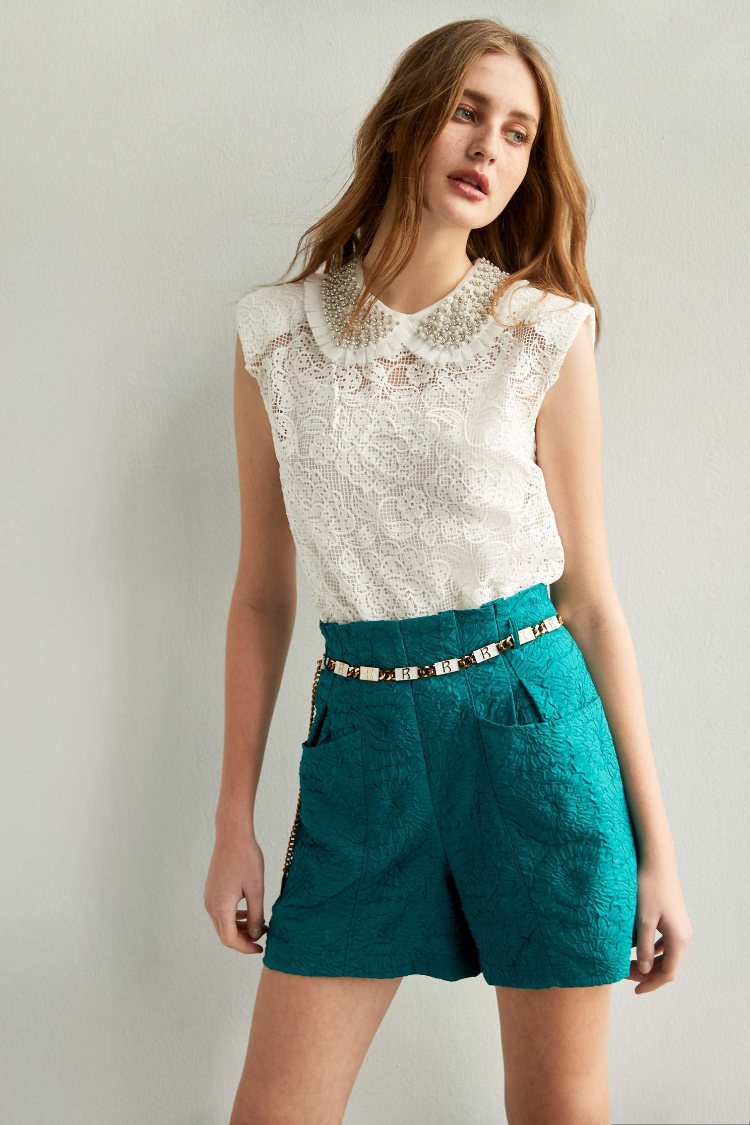 Lace vest-style top with floral embroidery,sleeveless tops,Tops,Embroidered,Season (SS) Look,Sleeveless tops,sleeveless tops,White tops,White tops,Embroidered,sleeveless tops,Lace