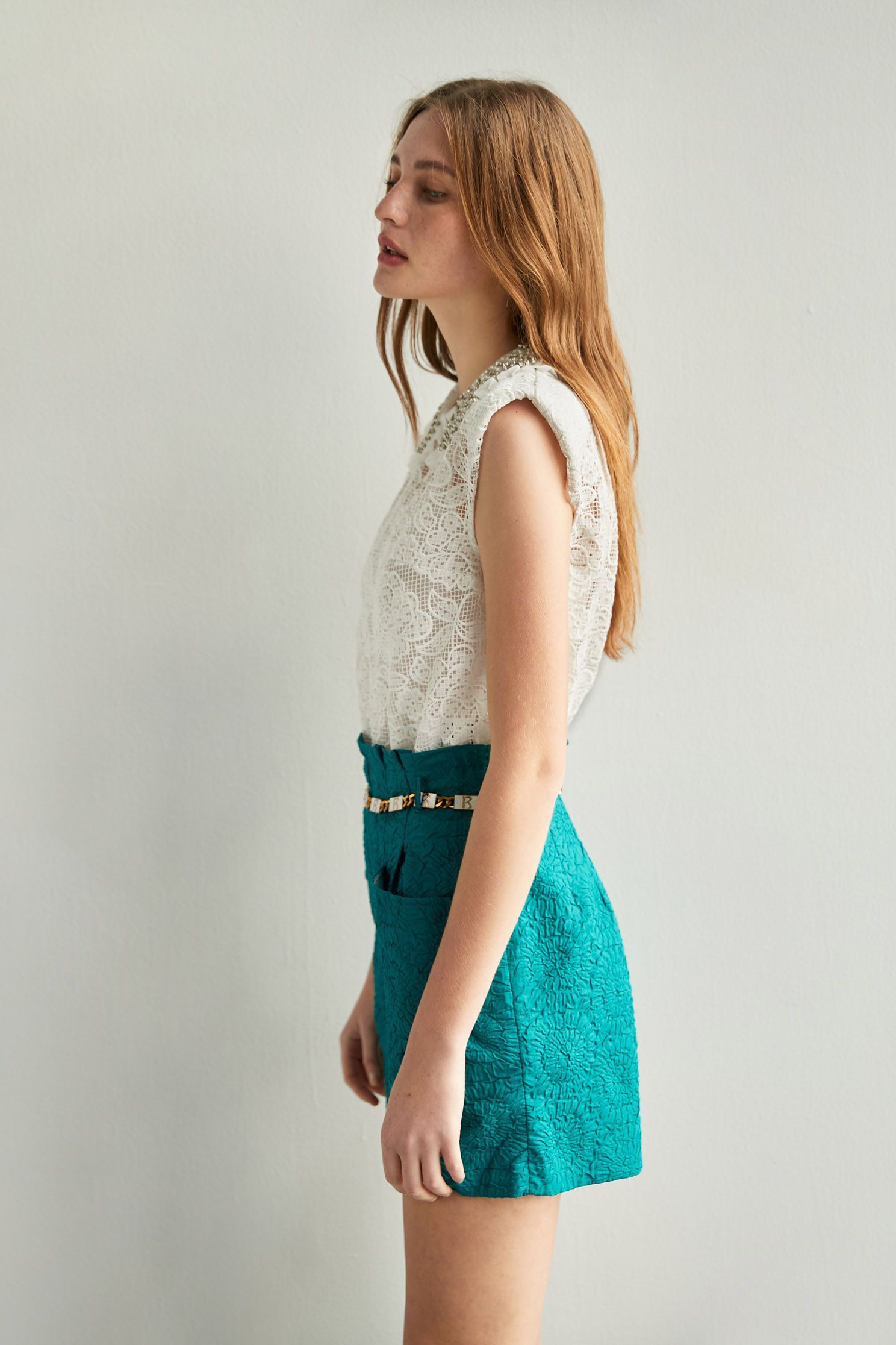 Lace vest-style top with floral embroidery,sleeveless tops,Tops,Embroidered,Season (SS) Look,Sleeveless tops,sleeveless tops,White tops,White tops,Embroidered,sleeveless tops,Lace