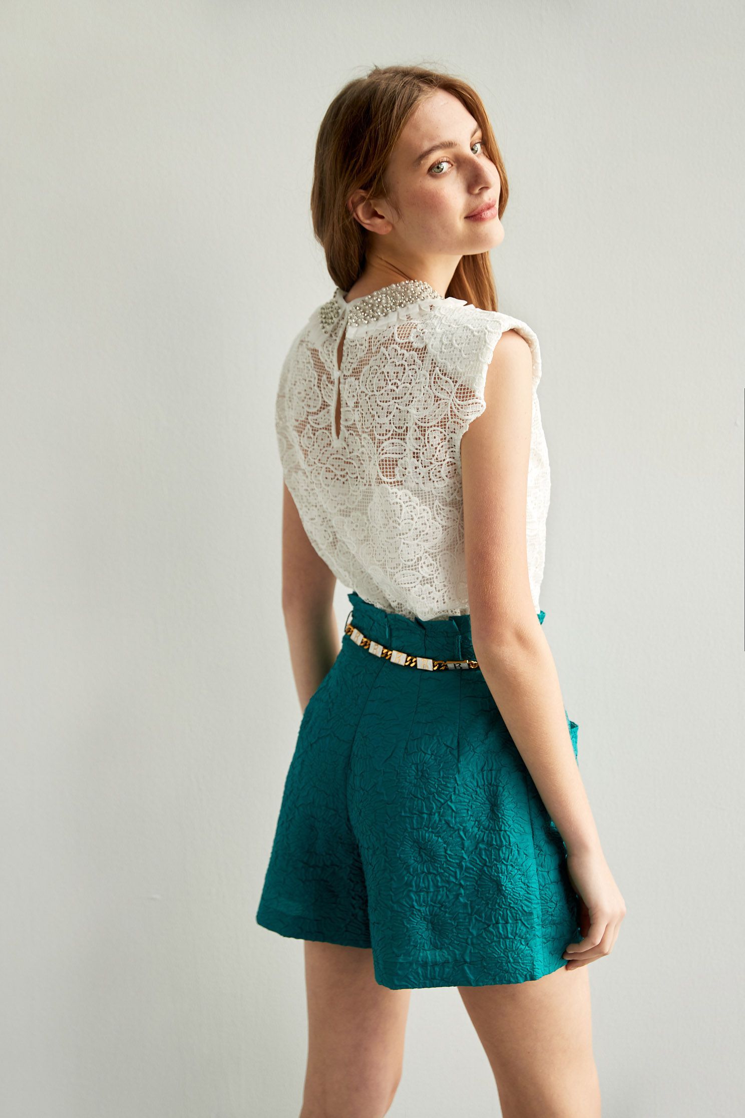 Lace vest-style top with floral embroidery,sleeveless tops,Tops,Embroidered,Season (SS) Look,Sleeveless tops,sleeveless tops,White tops,White tops,Embroidered,sleeveless tops,Lace