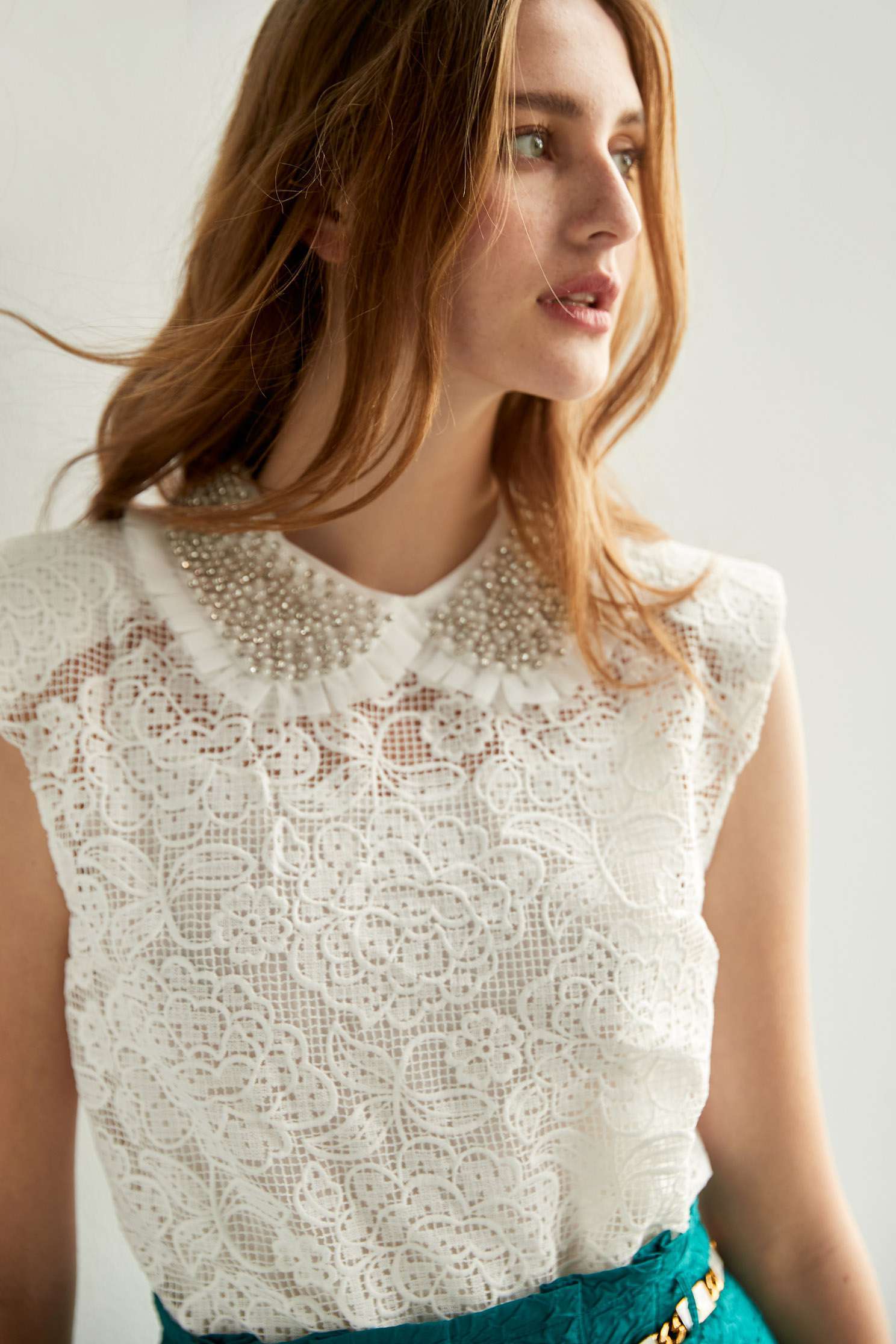 Lace vest-style top with floral embroidery,sleeveless tops,Tops,Embroidered,Season (SS) Look,Sleeveless tops,sleeveless tops,White tops,White tops,Embroidered,sleeveless tops,Lace