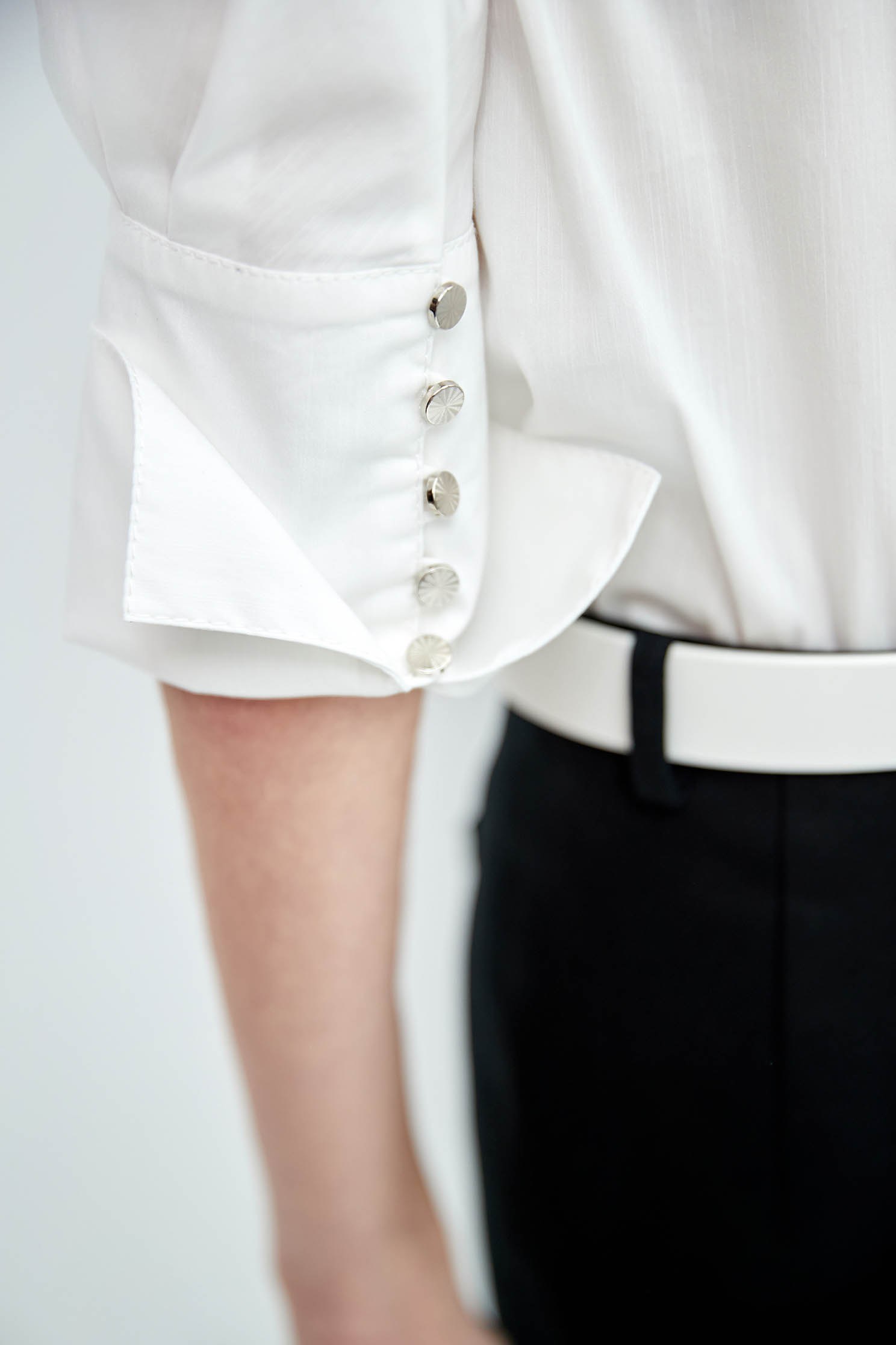 Plain top with reverse sleeves,Tops,Season (SS) Look,White tops,Blouses