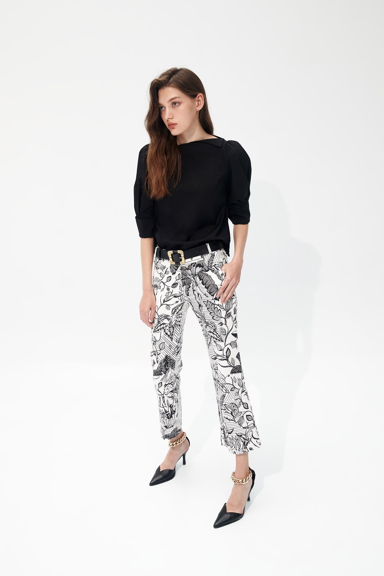 Plain top with reverse sleeves,Tops,Season (SS) Look,White tops,Blouses