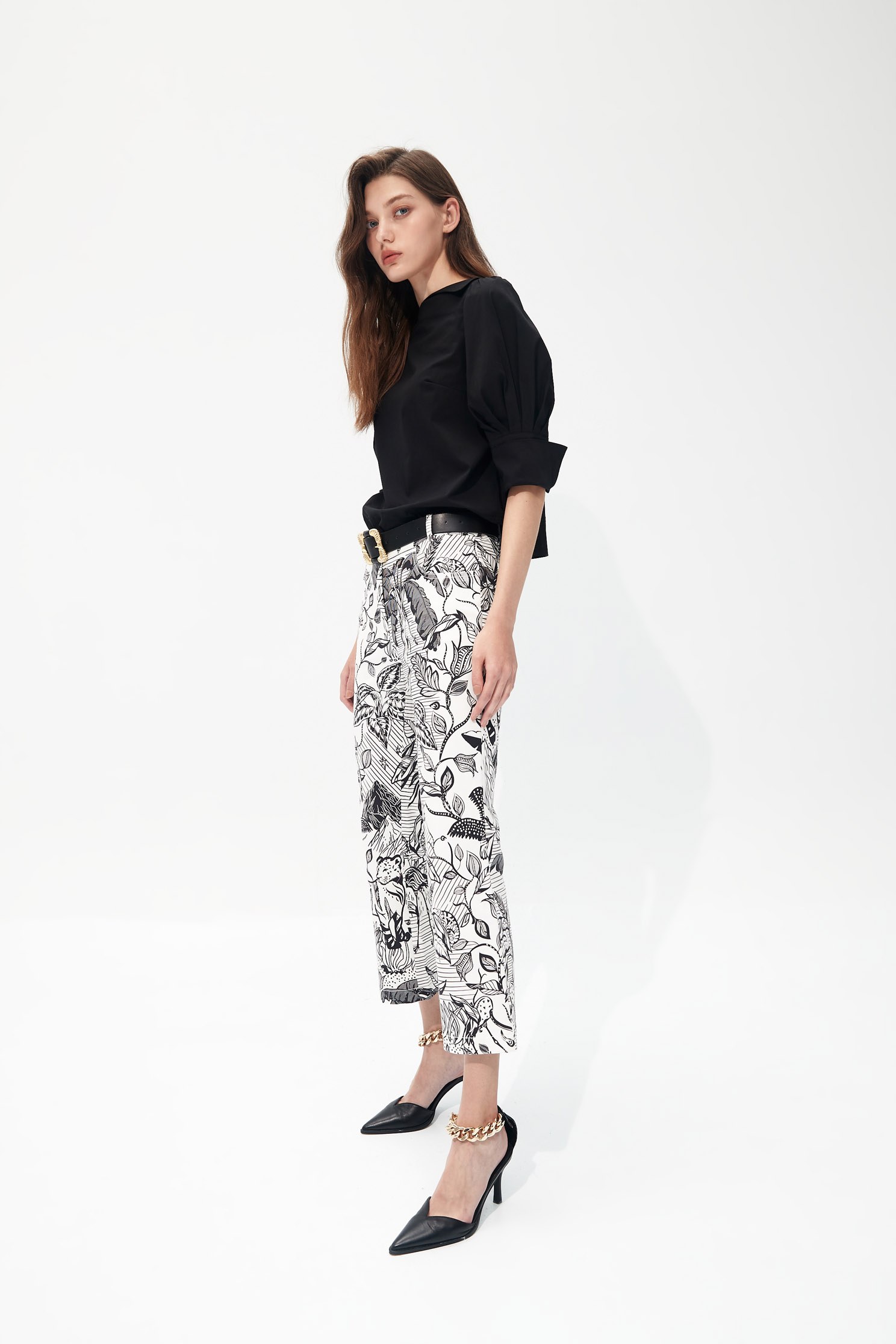 Plain top with reverse sleeves,Tops,Season (SS) Look,White tops,Blouses