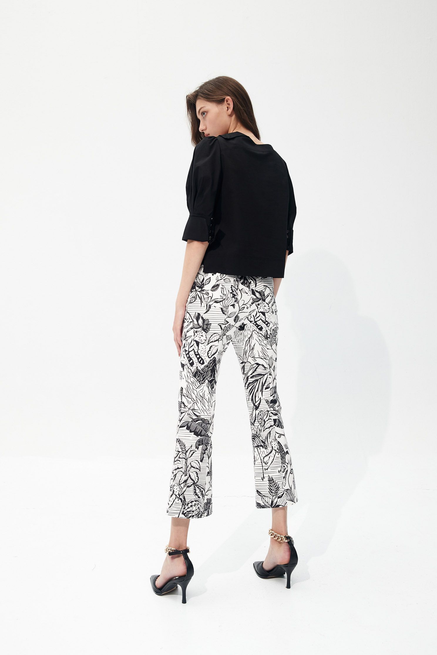 Plain top with reverse sleeves,Tops,Season (SS) Look,White tops,Blouses