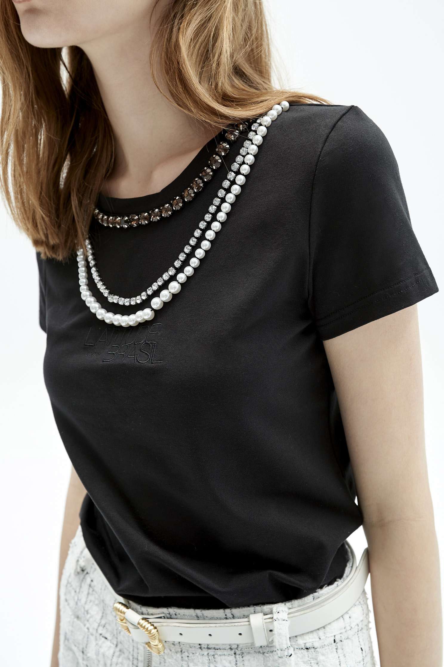 T-shirt with faux pearls necklace,T-shirts,T-shirts,Embroidered,Season (SS) Look,Cotton,Necklaces