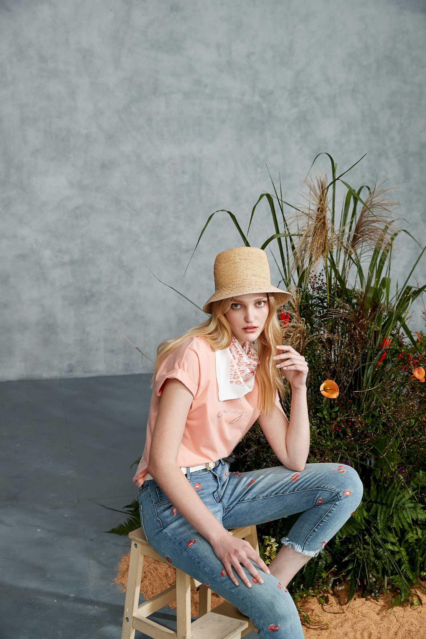 T-shirt with Silver foil letter print,T-shirts,T-shirts,Online Exclusive,Season (SS) Look