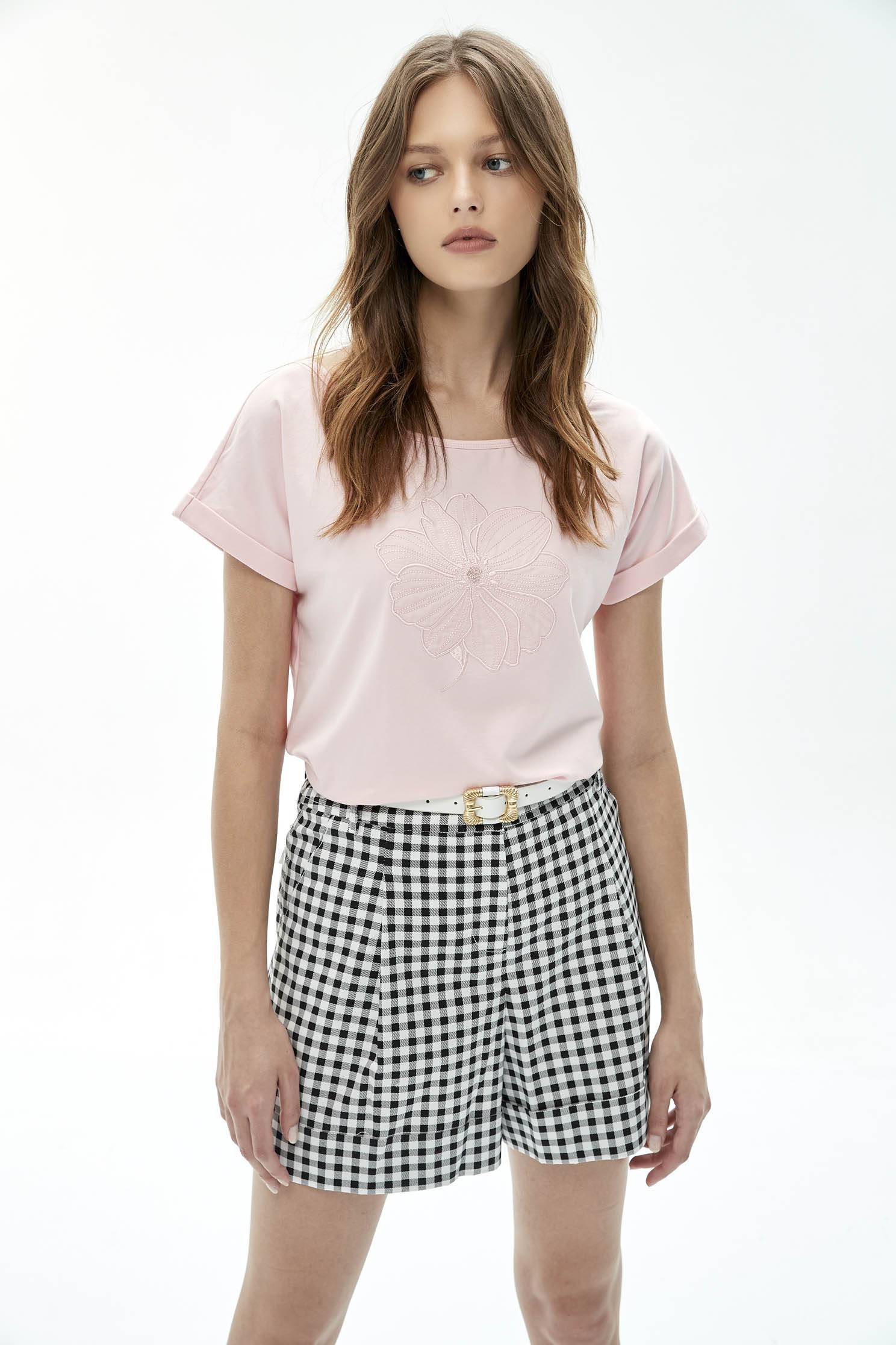 Floral T-shirt with faux pearl,T-shirts,T-shirts,Embroidered,WorkFromHome,Season (SS) Look,dotcollection,iROO LIVE