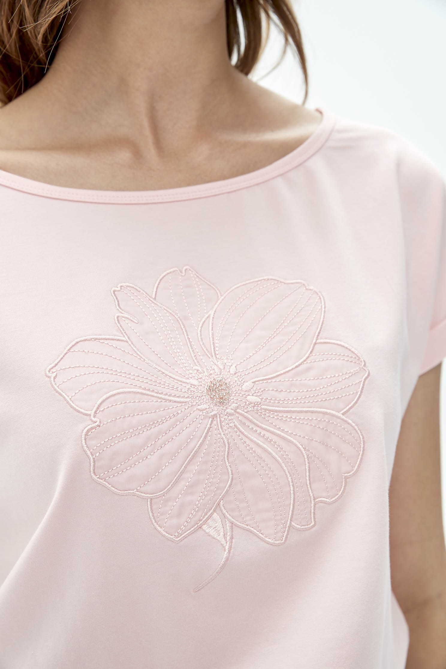 Floral T-shirt with faux pearl,T-shirts,T-shirts,Embroidered,WorkFromHome,Season (SS) Look,dotcollection,iROO LIVE