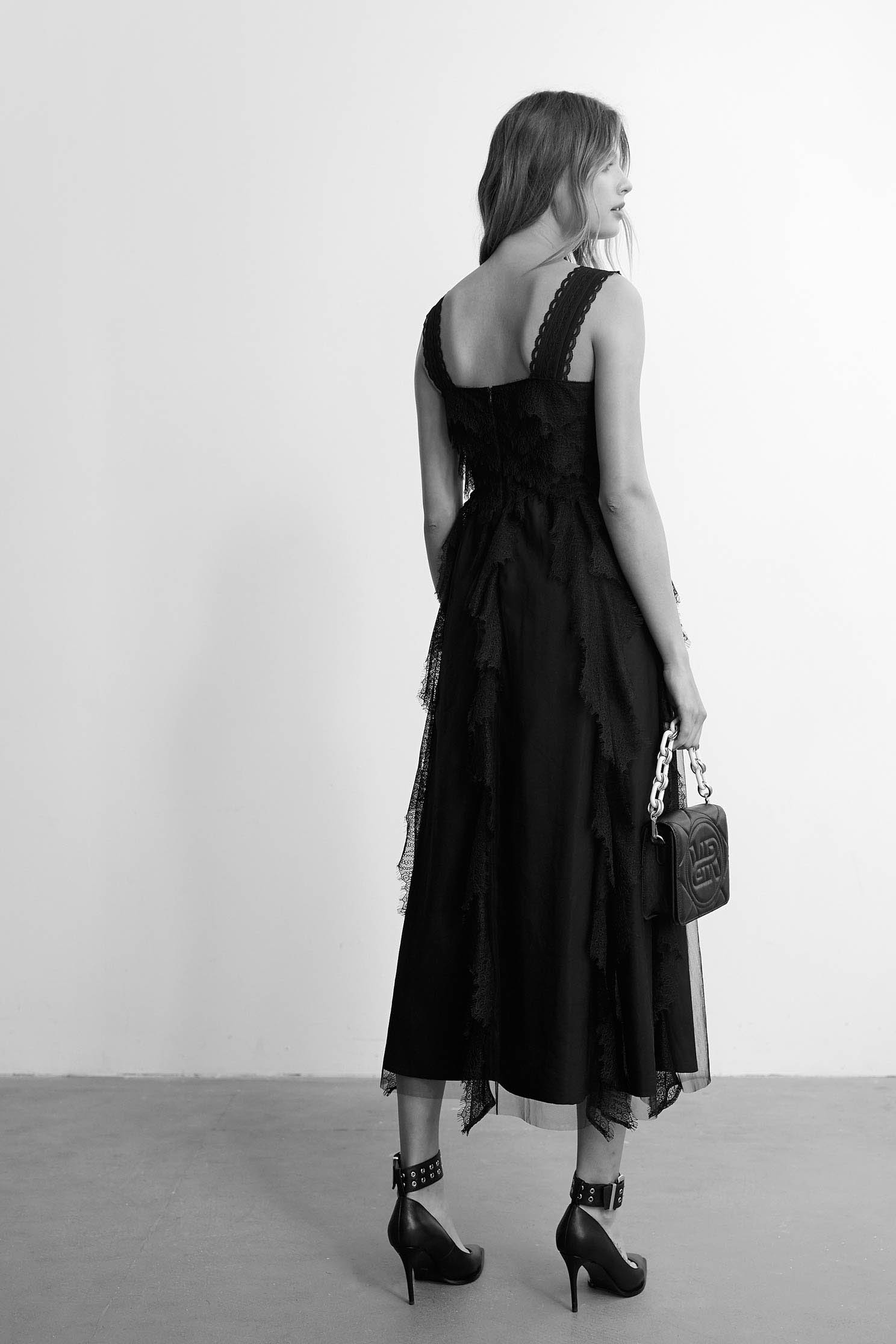 Loose-fitting long dress with strappy lace,Dresses,cocktaildresses,Sleeveless dresses,Evening dresses,Season (AW) Look,Lace,Lace dresses,Black dresses