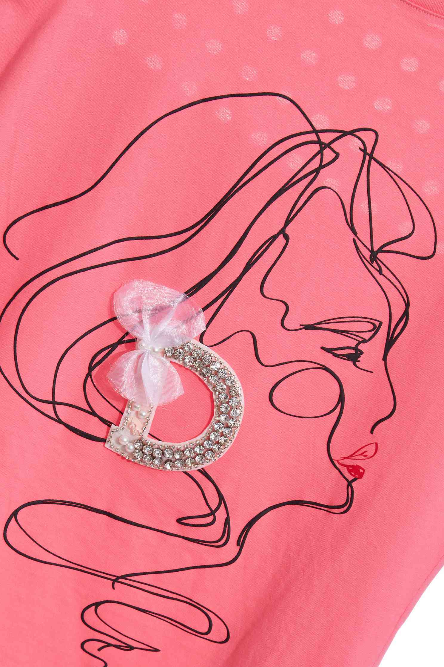 Girl with earrings print T-shirt,T-shirts,T-shirts,Season (AW) Look,Pink