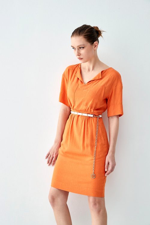 橘色翻領洋裝,舒適主義