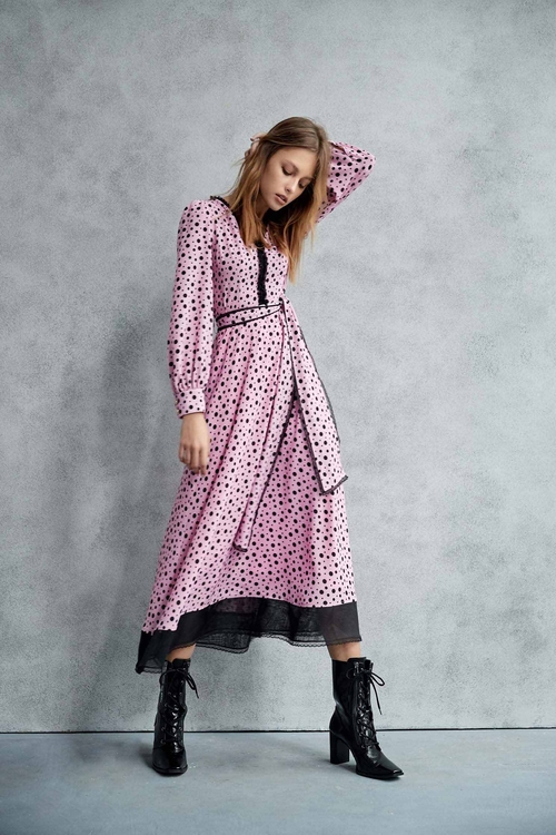 Loose-fitting dotted long dress with belt