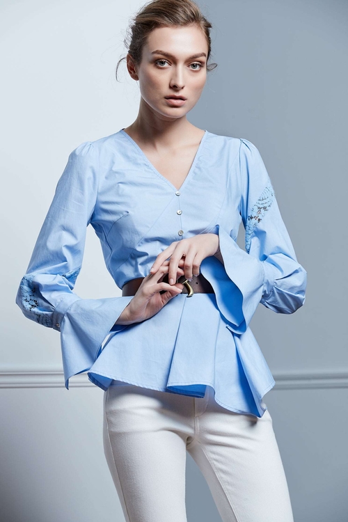 Light blue pleated lace stitching top