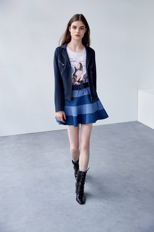 Two-color stitched denim skirt
