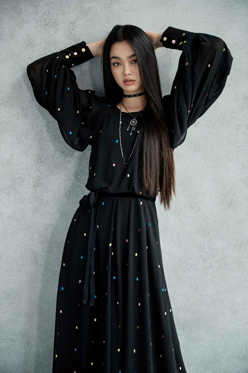 Loose-fitting long dress with colorful dot
